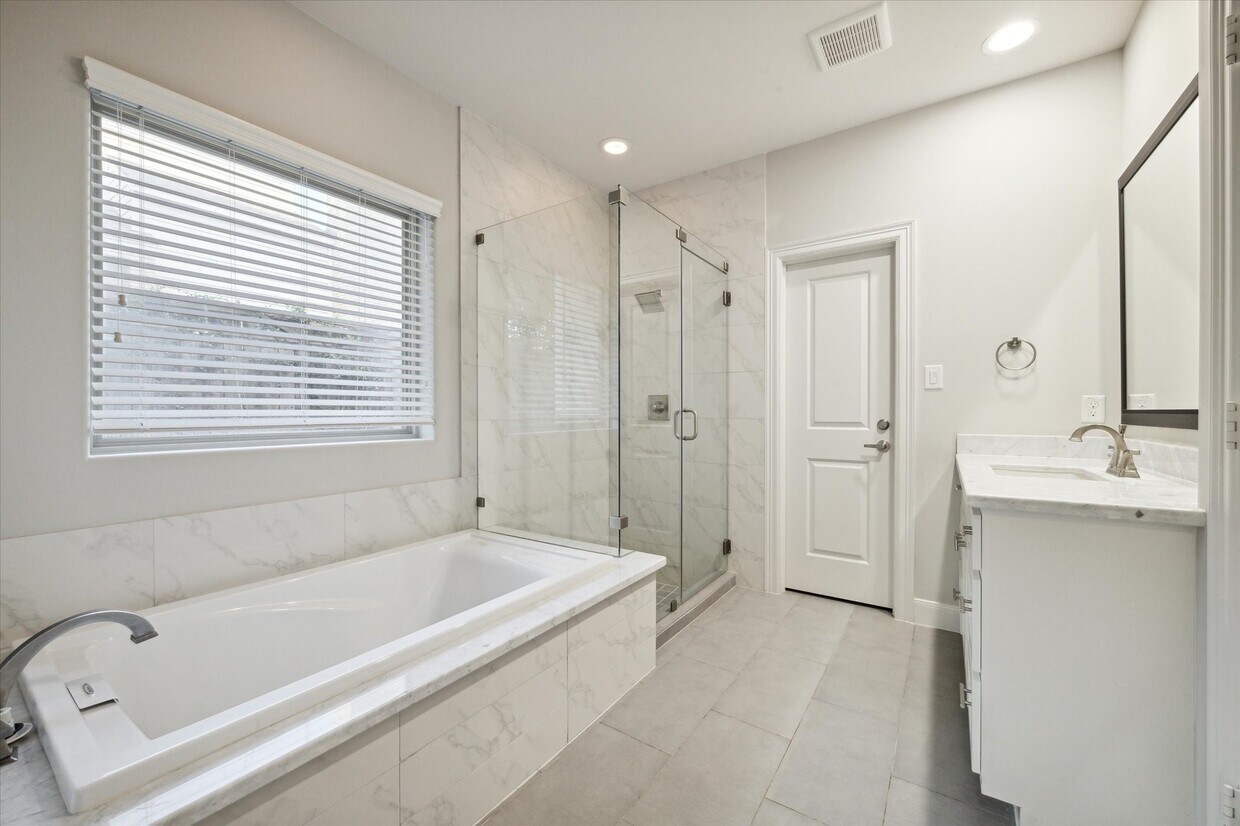 Foto del edificio - 6008 Park Cir Dr