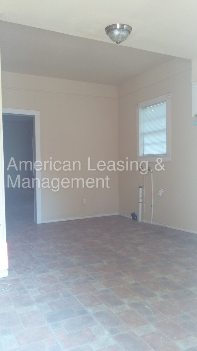 Building Photo - Three bedroom