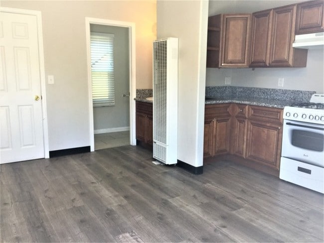 Building Photo - Upgraded corner studio for rent!