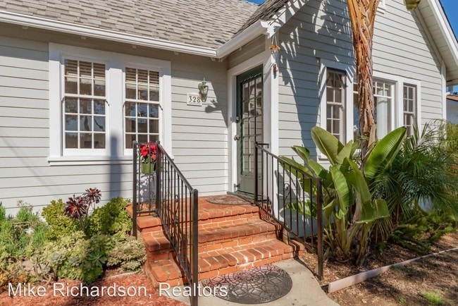 Building Photo - 328 W Pedregosa St