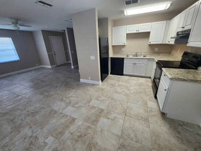 Foto del edificio - 5605 Struthers Ct