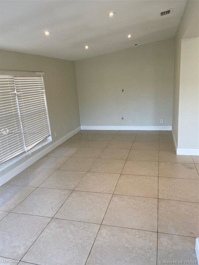 Foto del edificio - 3 br, 1 bath House - 6428 SW 39th Ter