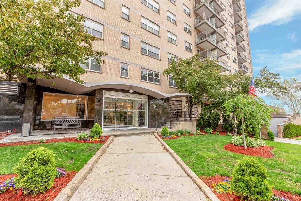 7100 Kennedy Blvd E, Guttenberg, NJ 07093 House Rental in Guttenberg