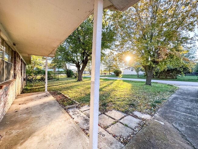Building Photo - 3 bed/2 bath HOME w/ Garage! NOW LEASING! ...