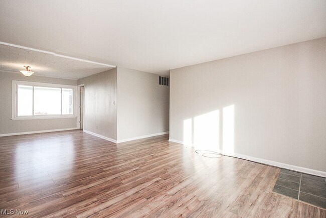 Foto del edificio - 5497 Bartlett Rd