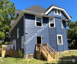 Building Photo - 66 Hall St