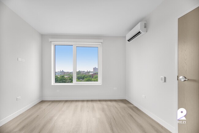 Foto del edificio - 670 N May St