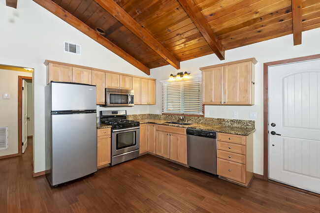 Building Photo - 40157 Highland Rd
