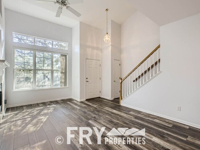 Foto del edificio - Spacious Townhome in Quiet Community