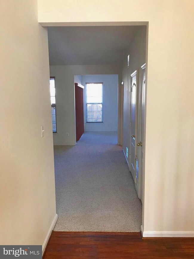 Building Photo - 12958 Park Crescent Cir