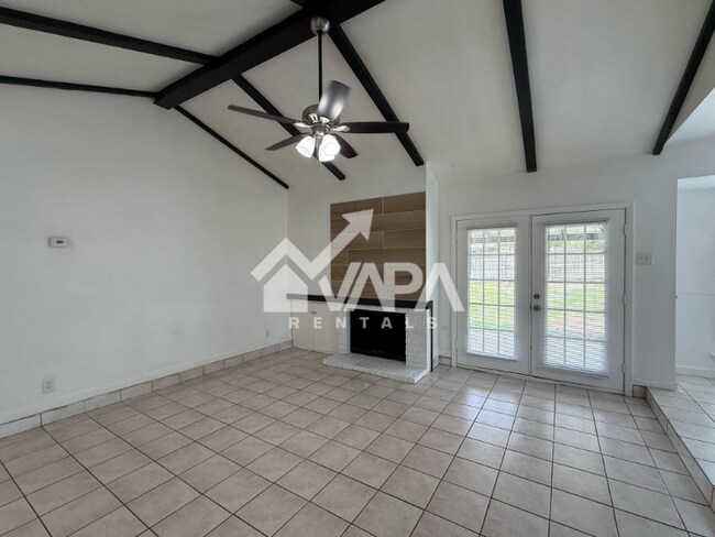Foto del edificio - 14419 Briarlake St