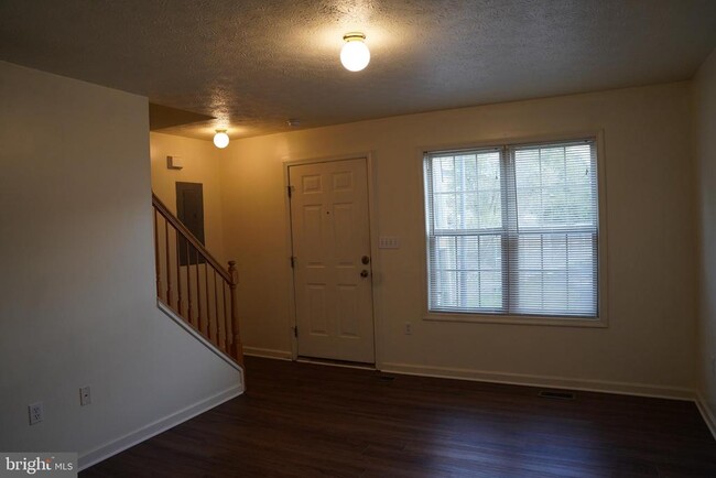 Building Photo - 33 Genesis Dr