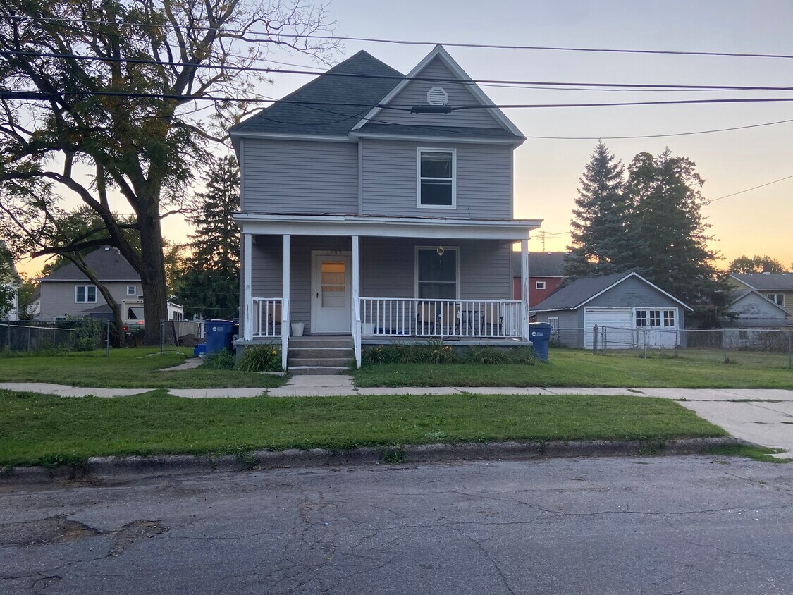 Foto principal - 1353 Ashland Ave NE