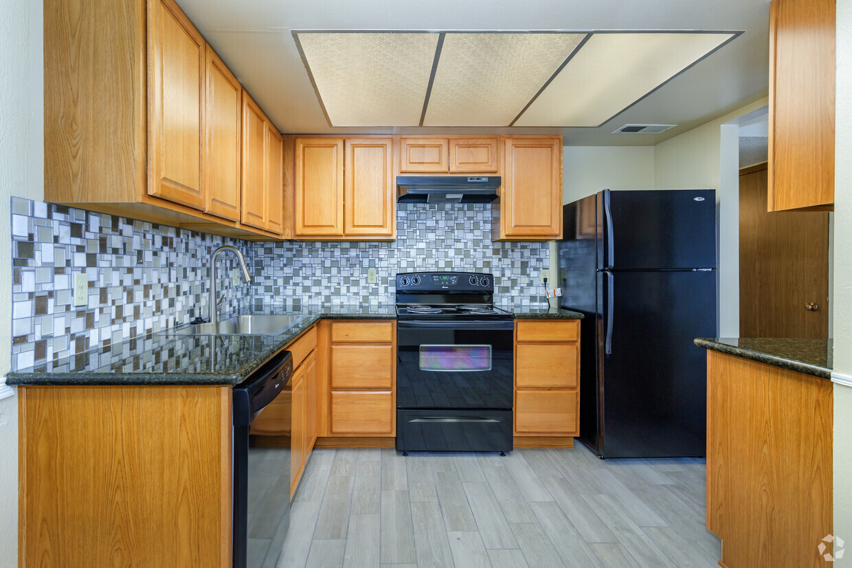 2BR, 2BA - 980SF P - Westwood Sierra Apartments