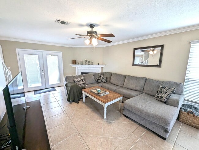 Foto del edificio - 437 Bridgewater Ct