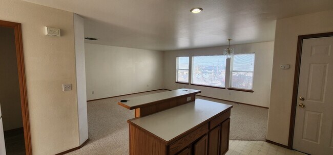 Foto del edificio - 1326 S Skyline Dr