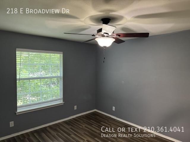 Foto del edificio - 218 E Broadview Dr