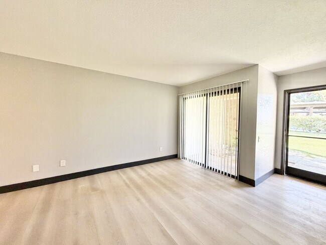 Foto del edificio - AVAILABLE NOW!! GORGEOUS 1 Bedroom 1 Bathroom - First Floor Condo in Palm Springs!!