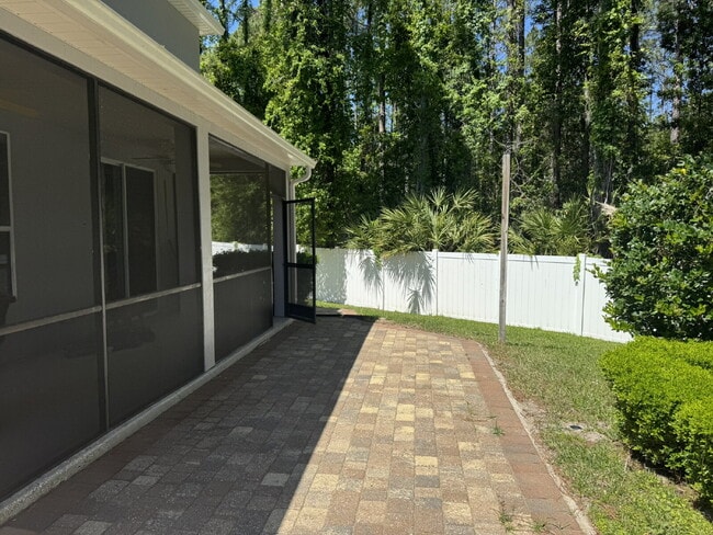 Building Photo - For Rent!!!!!  Spacious Living & Resort-Style Fun in Hamilton Glen!