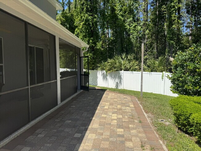 Foto del edificio - For Rent!!!!!  Spacious Living & Resort-Style Fun in Hamilton Glen!