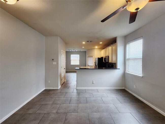 Building Photo - 5921 Red Bud Ridge Ln