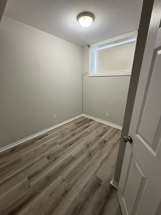 Photo du bâtiment - 21 Stirling Ave S