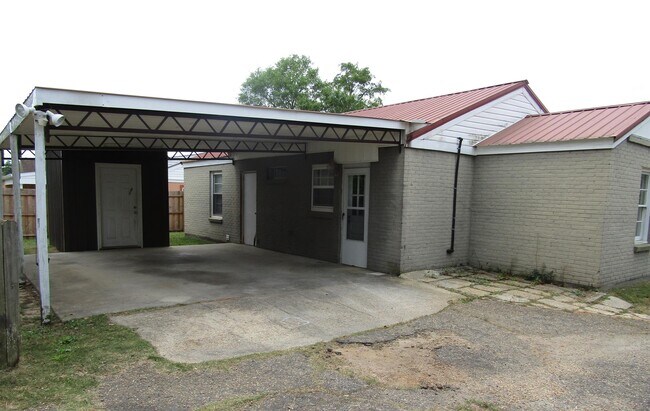 Building Photo - 112 Forest Ave