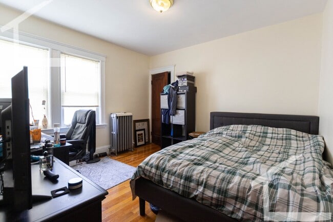 Building Photo - HOT BRIGHTON LISTING!!!!