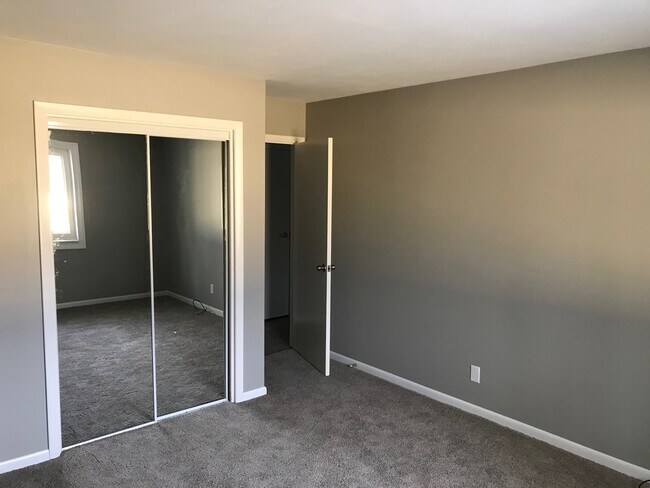 Foto del edificio - 435 E Woodlawn Pl