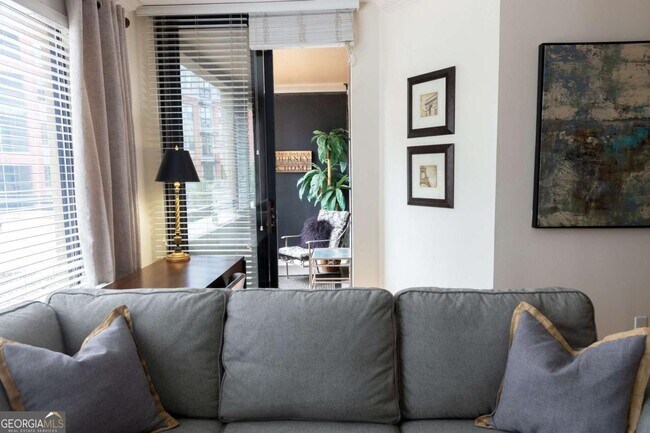 Foto del edificio - 3481 Lakeside Dr NE