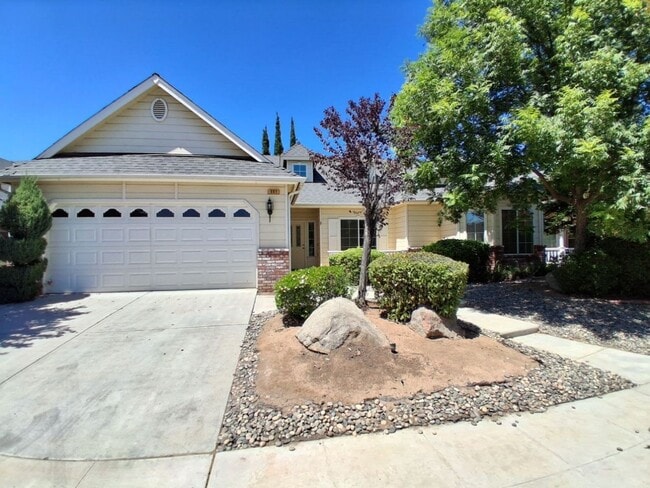 Foto del edificio - Desirable Clovis Single-Level Home: 3-bedroom, 2-bathroom