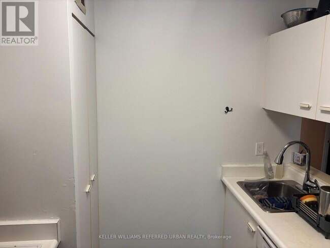 Building Photo - 1055 Bay St.