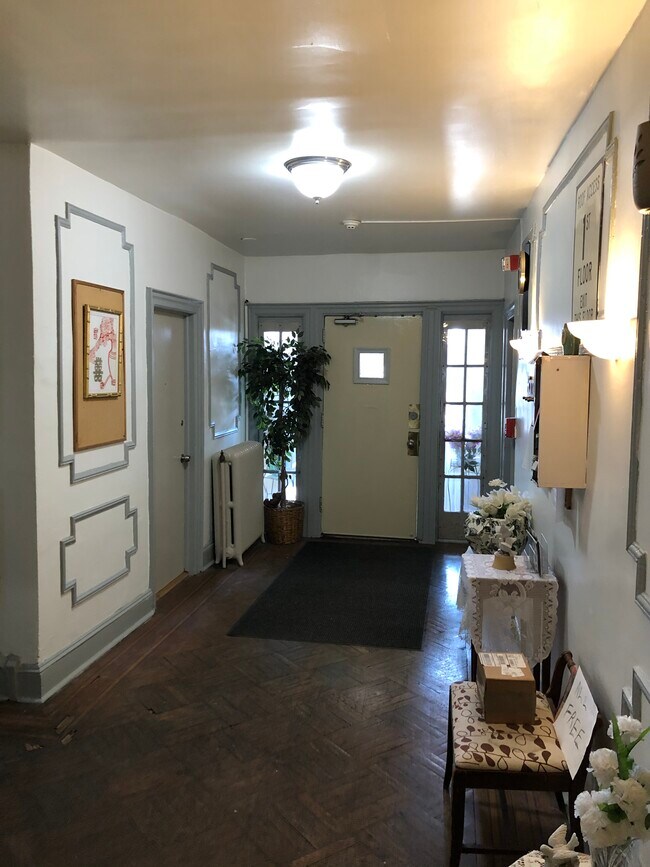 Foto del edificio - 4725 Chester Ave