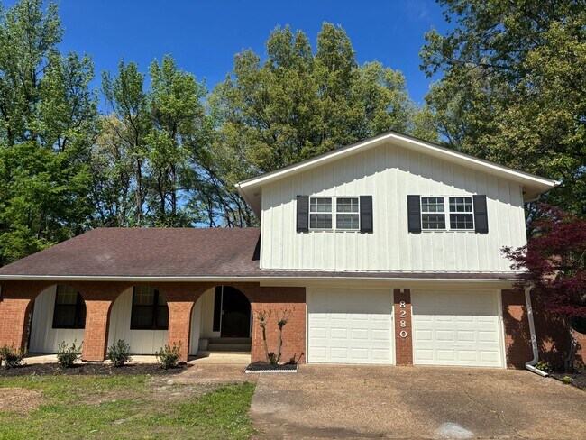 Foto del edificio - 8280 Chippingham Dr