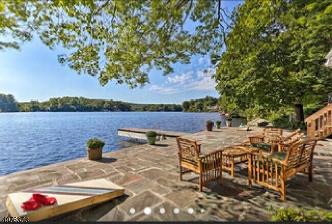 Foto del edificio - 628 Warwick Turnpike