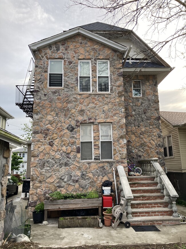 Building Photo - 462 Beach 67th St