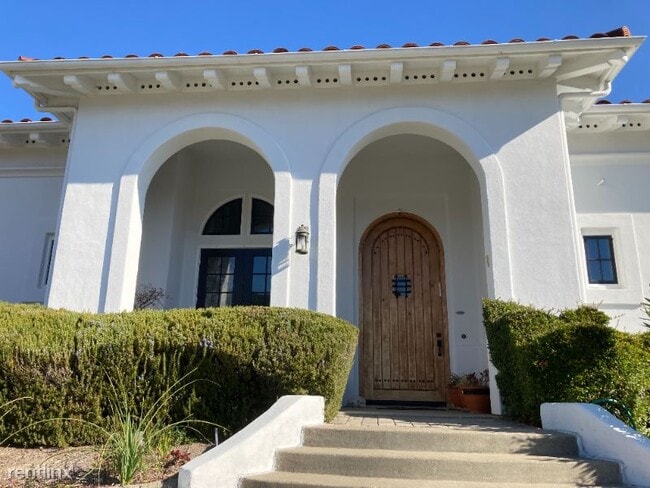 Building Photo - 4 br, 3.5 bath House - 6 Whiting Ct.