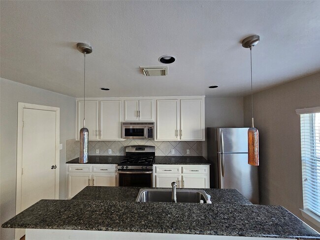 Foto del edificio - 1271 W 17th St