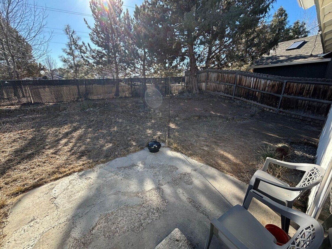 Foto del edificio - 3 Bed/2 Bath Single Level Home with Fenced Backyard