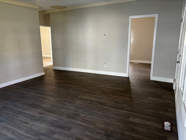 Foto del edificio - Charming 3-Bedroom Home Near the Park – Pe...