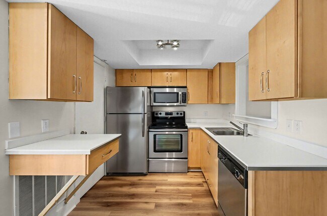 Foto del edificio - Beautiful 2 Bedroom Condo For Rent Near APSU!