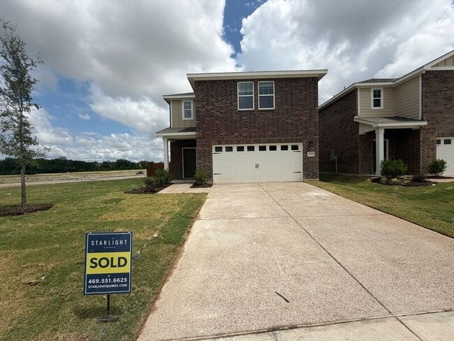 Building Photo - 2210 Mdw Pk Dr