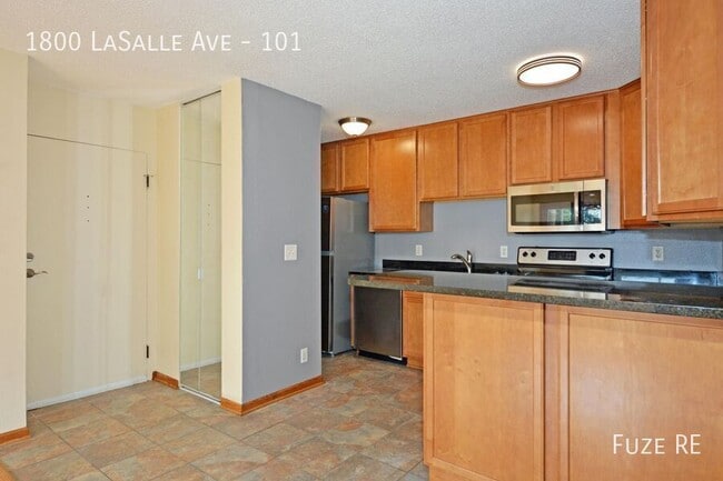 Building Photo - 1800 La Salle Ave