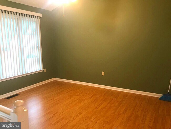 Building Photo - 21523 Warwick Ct