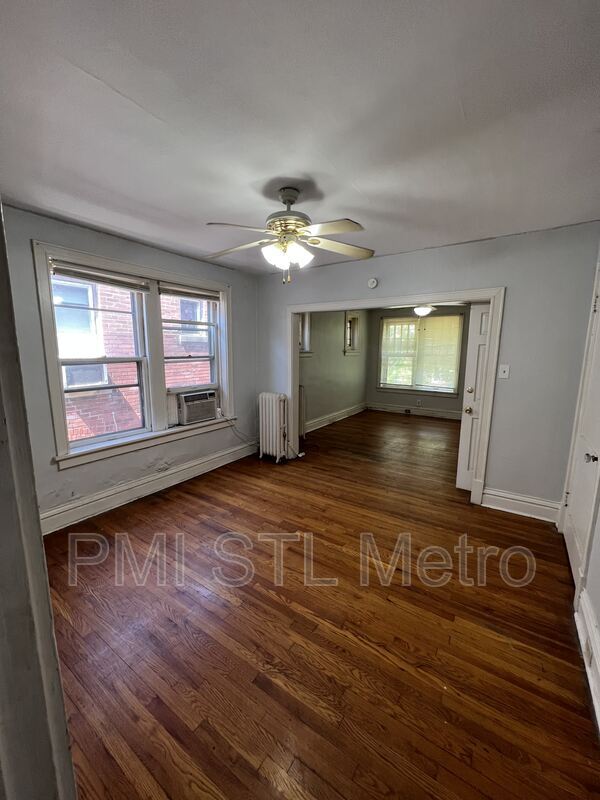 Building Photo - 4964 Lindenwood Ave