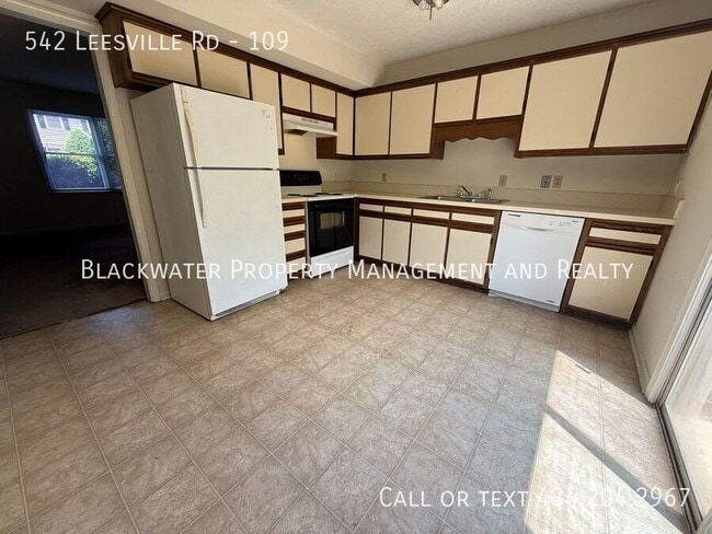 Foto del edificio - 542 Leesville Rd