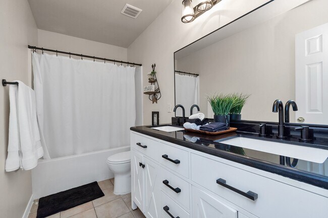Foto del edificio - 7410 Lake Run Ln