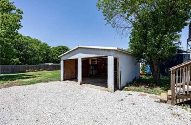 Building Photo - 811 N 15th St