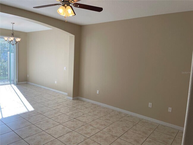 Foto del edificio - 2121 Victoria Glen Dr
