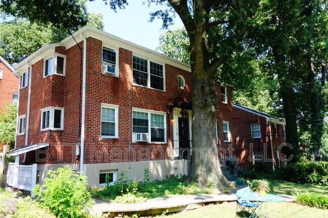 Building Photo - 8400 Greenwood Ave